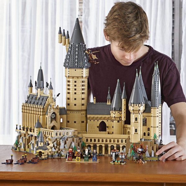 LEGO HARRY POTTER HOGWARTS CASTLE! - Image 3