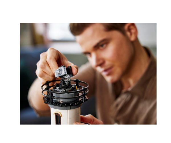 LEGO IDEAS - MOTORISED LIGHTHOUSE! - Image 7
