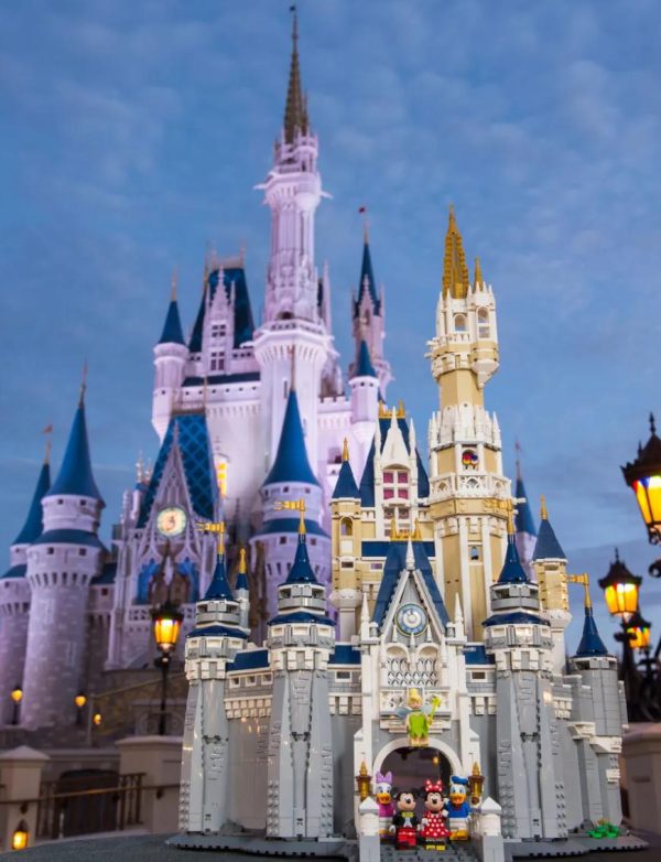 LEGO THE HUGE DISNEY CASTLE! #1 - Image 5