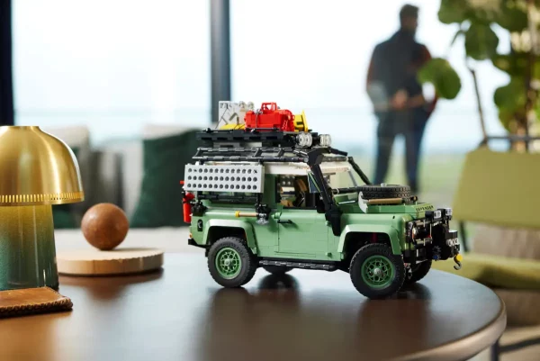 LEGO CLASSIC LAND ROVER DEFENDER 90 - Image 7