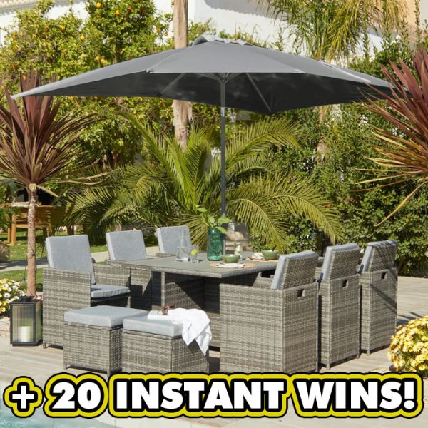 10 SEATER RATTAN CUBE OUTDOOR SET & PARASOL!