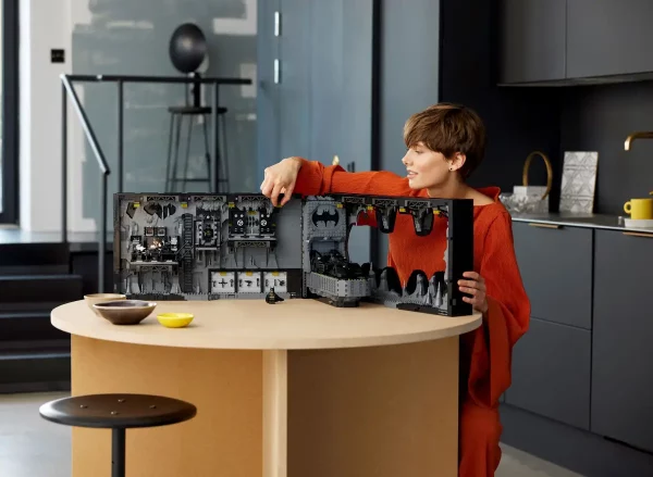 LEGO BATCAVE - SHADOW BOX! - Image 2