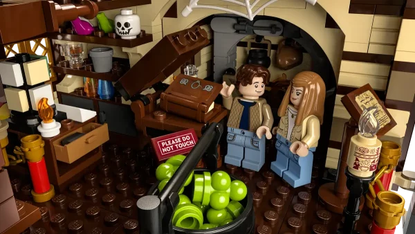 LEGO HOCUS POCUS - SANDERSON SISTERS COTTAGE! #1 - Image 4