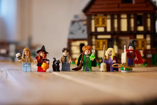 LEGO HOCUS POCUS - SANDERSON SISTERS COTTAGE! #1 - Image 9