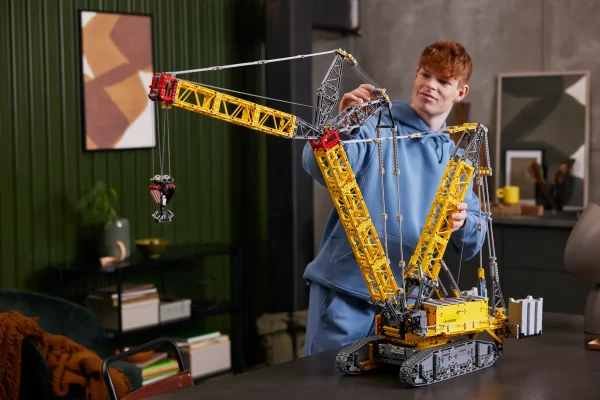 LEGO TECHNIC LIEBHERR CRANE LR13000 OR £500 CASH! - Image 9
