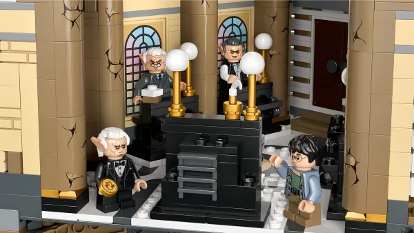 LEGO GRINGOTTS WIZARDING BANK – COLLECTORS EDITION! - Image 3