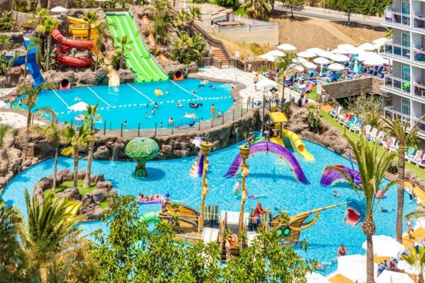FAMILY HOLIDAY TO BENALMADENA OR £3000! - Image 7