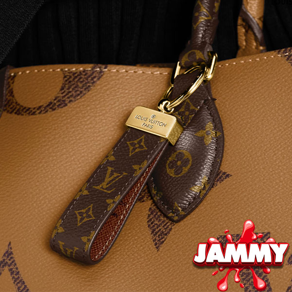 LOUIS VUITTON DRAGONNE KEY HOLDER or £200 CASH!